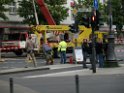 800 kg Fensterrahmen drohte auf Strasse zu rutschen Koeln Friesenplatz P32